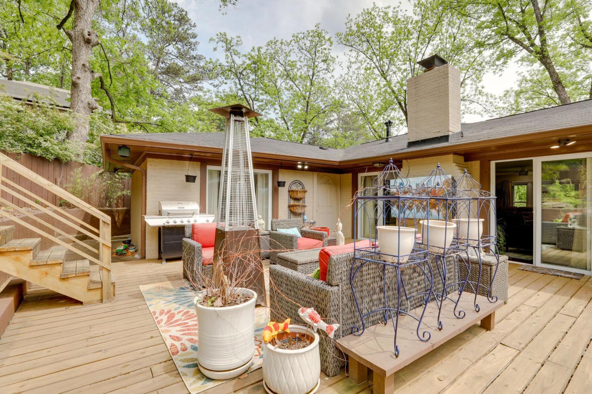 Spacious With Yard About 9 Mi To Downtown