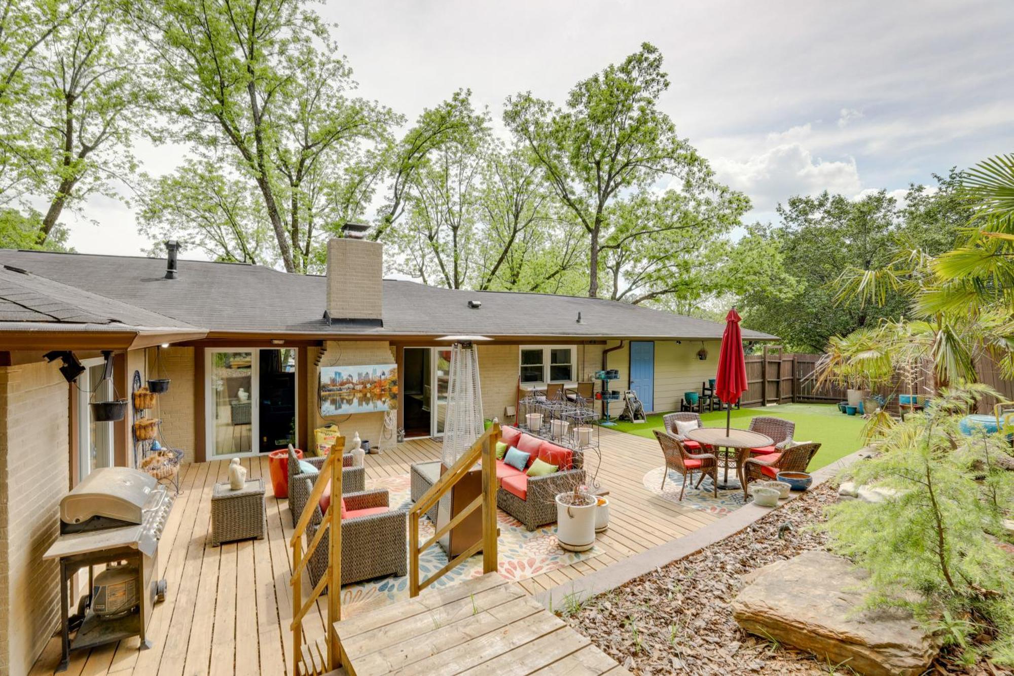 Holiday home Spacious With Yard About 9 Mi To Downtown *