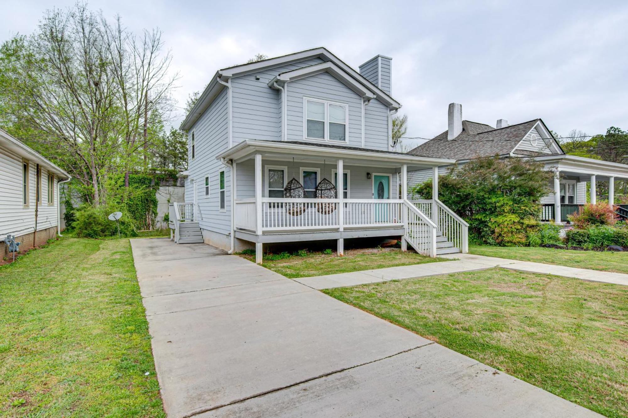 Holiday home Charming With Yard About 7 Mi To Downtown! Atlanta