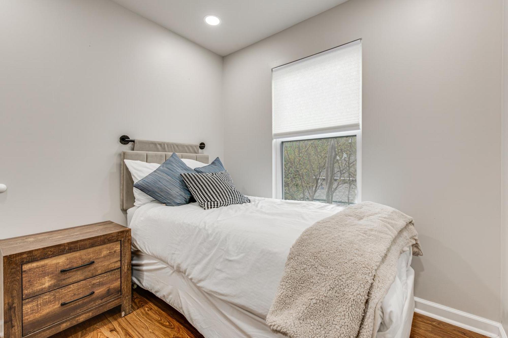 Charming With Yard About 7 Mi To Downtown! *