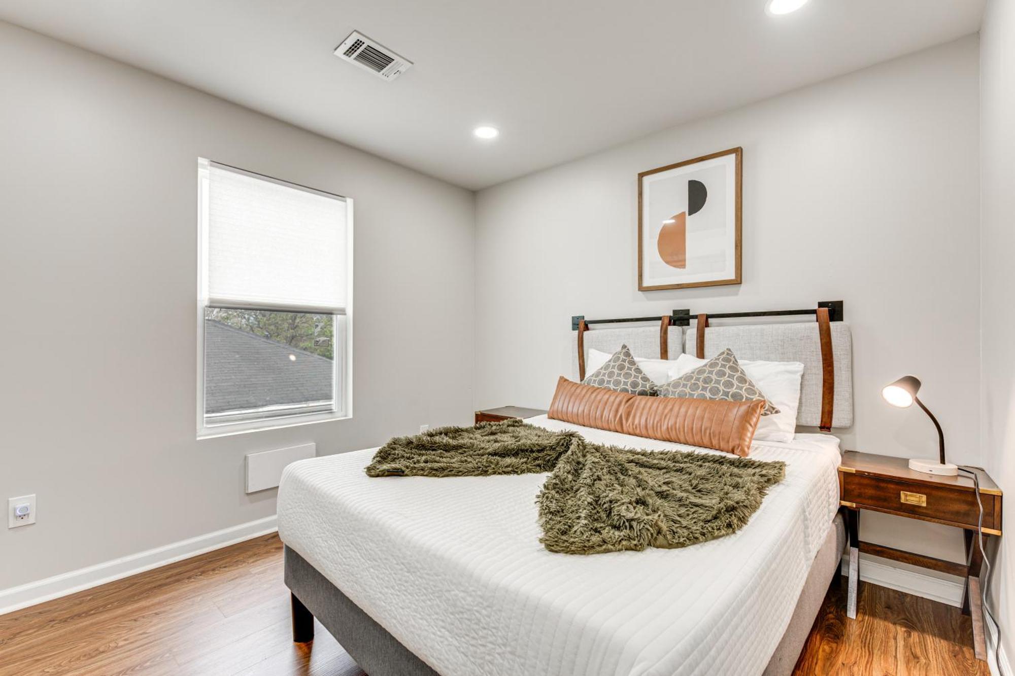 Charming With Yard About 7 Mi To Downtown!