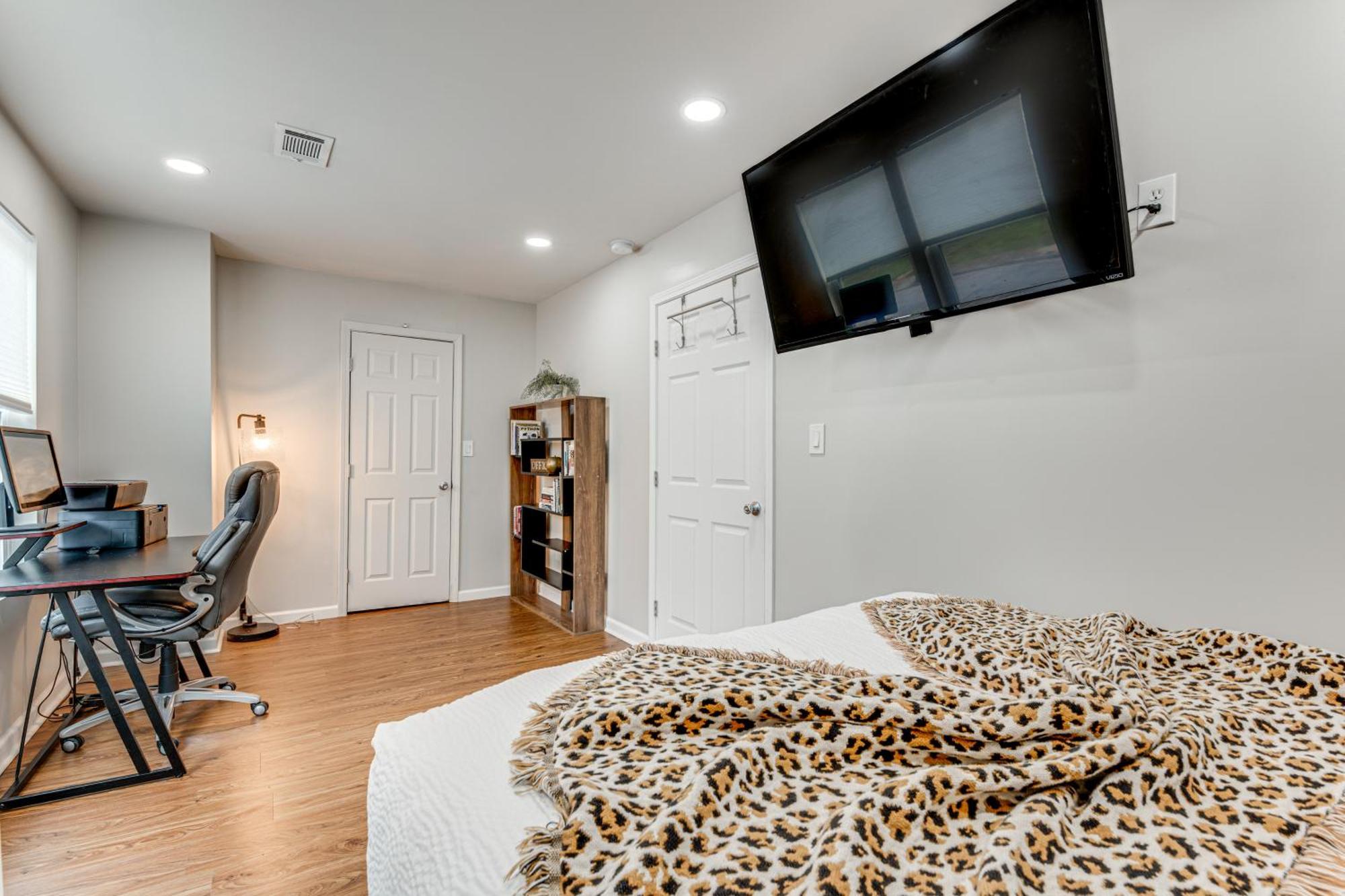Charming With Yard About 7 Mi To Downtown! *