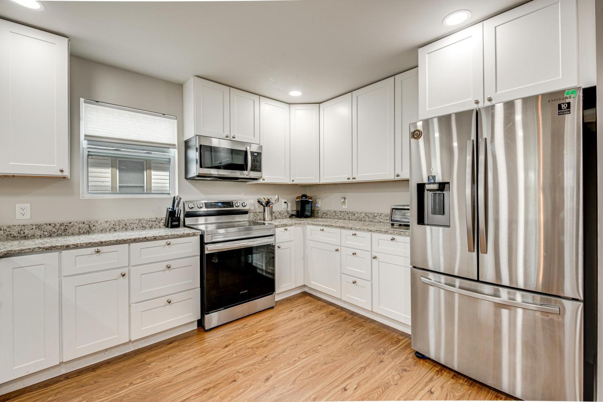 Holiday home Charming With Yard About 7 Mi To Downtown!