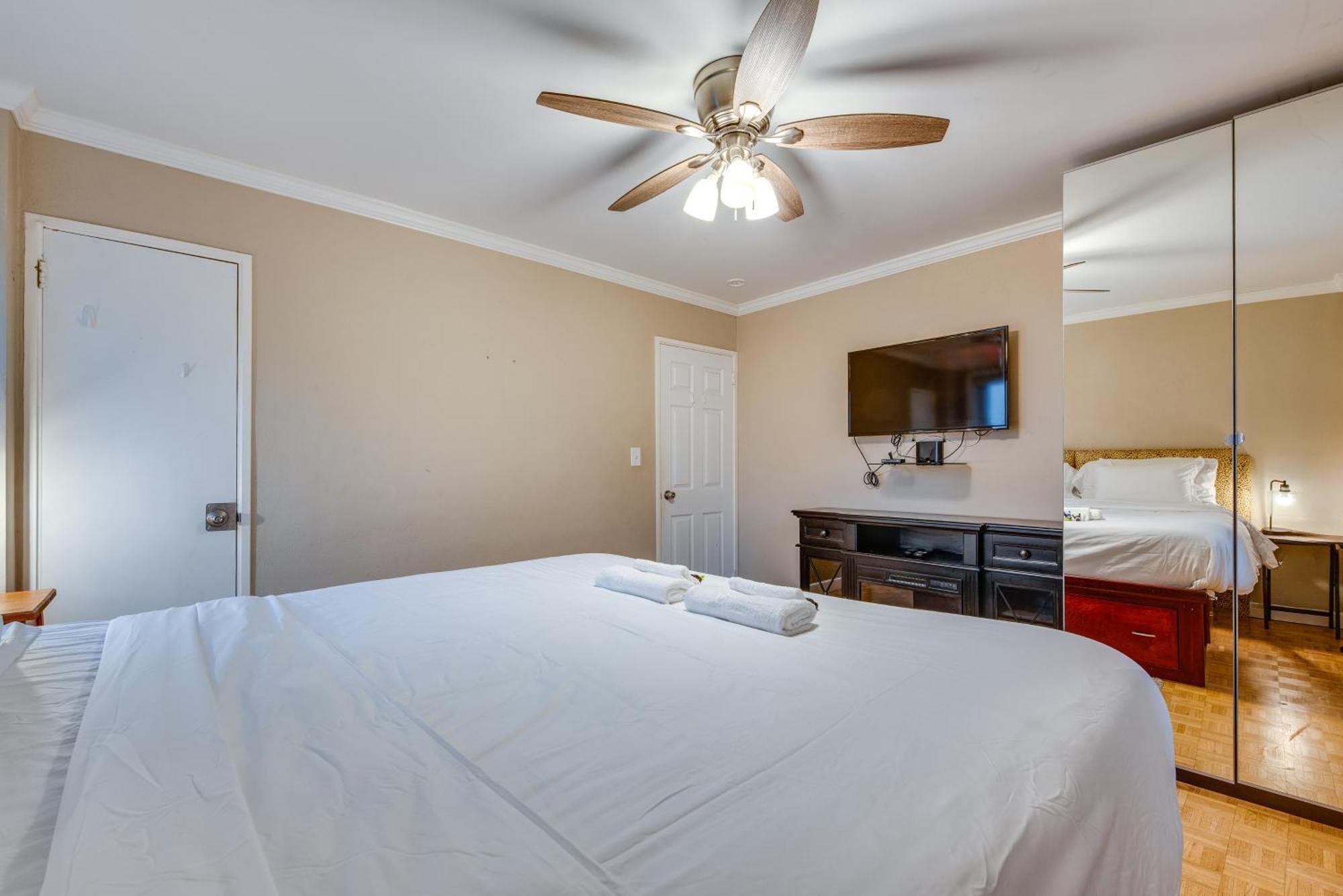 Downtown Balcony, Walkable Area Apartment Atlanta