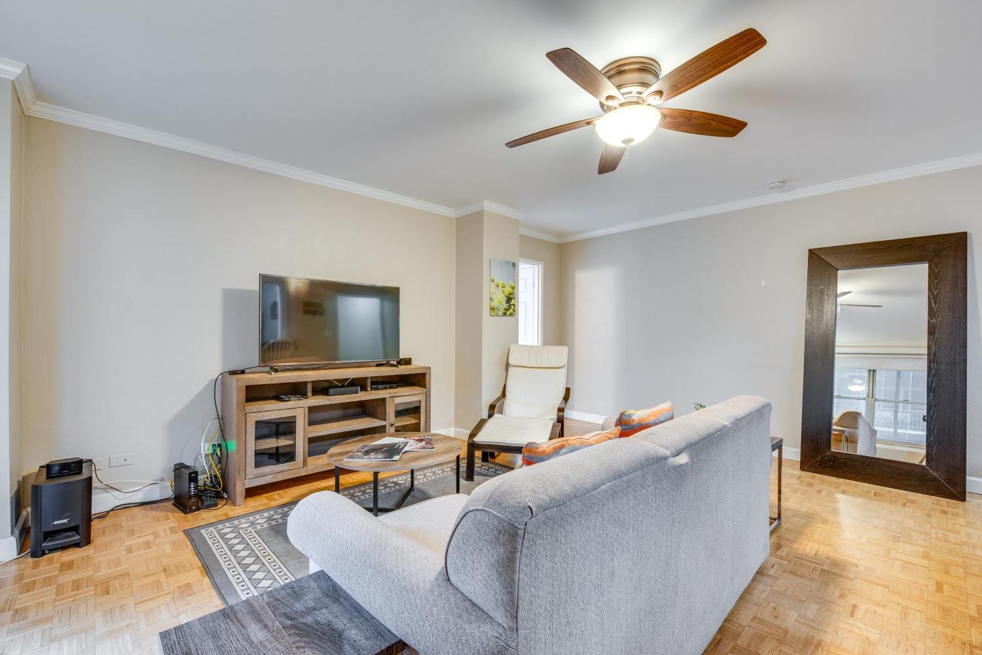 Downtown Balcony, Walkable Area Apartment Atlanta