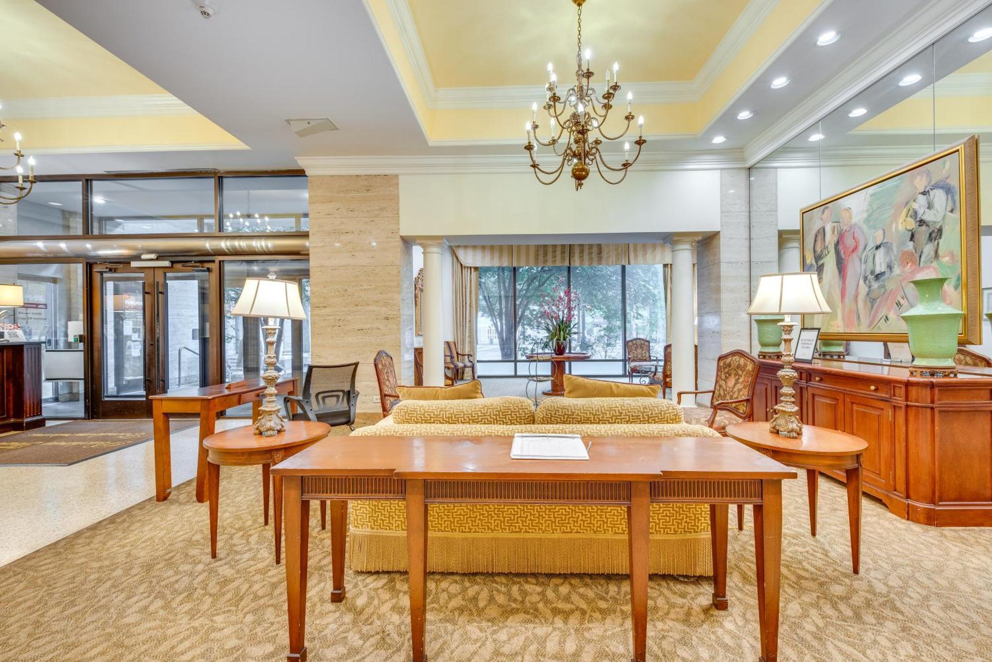 Downtown Balcony, Walkable Area *