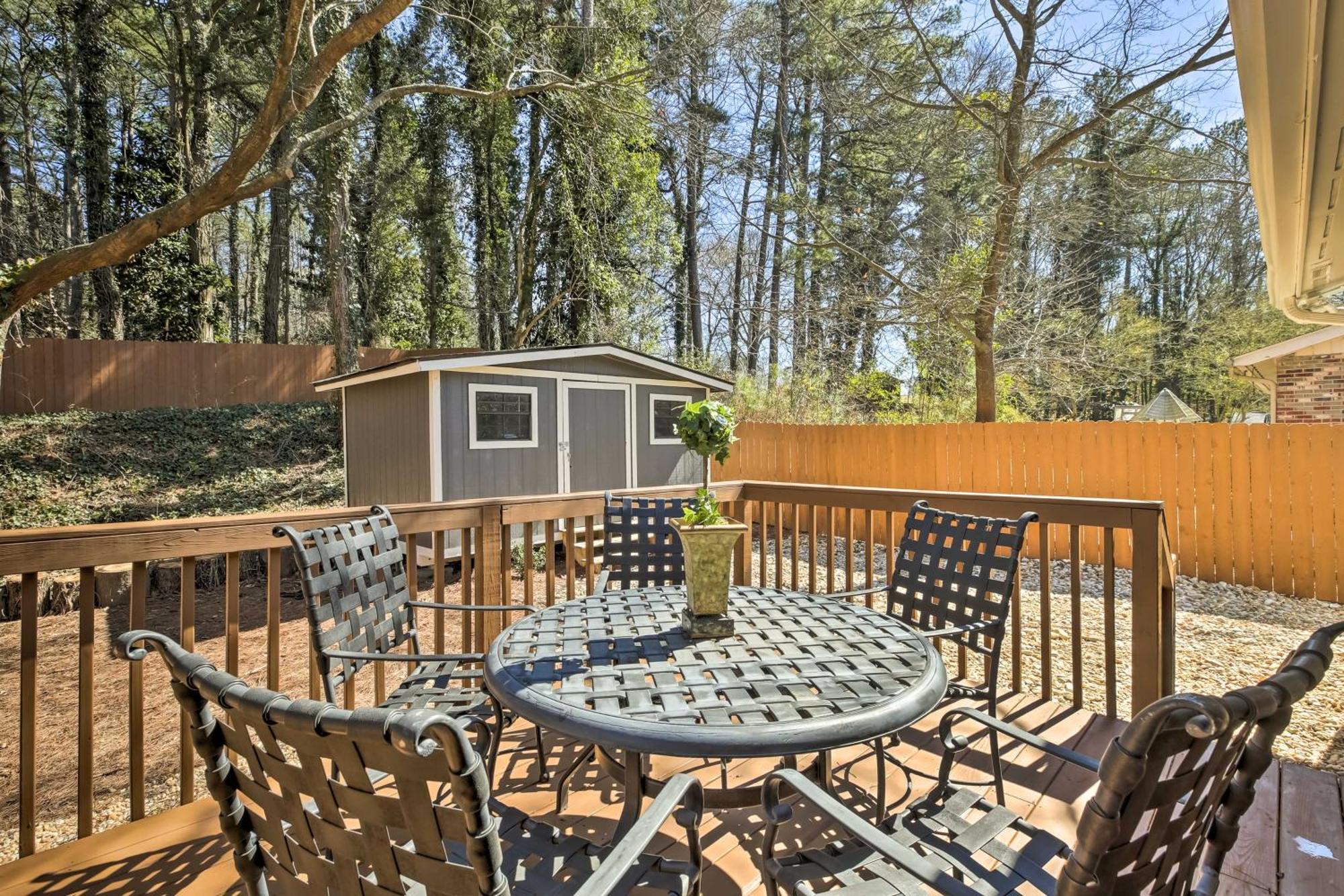 Inviting Vacation With Fire Pit! Holiday home Atlanta
