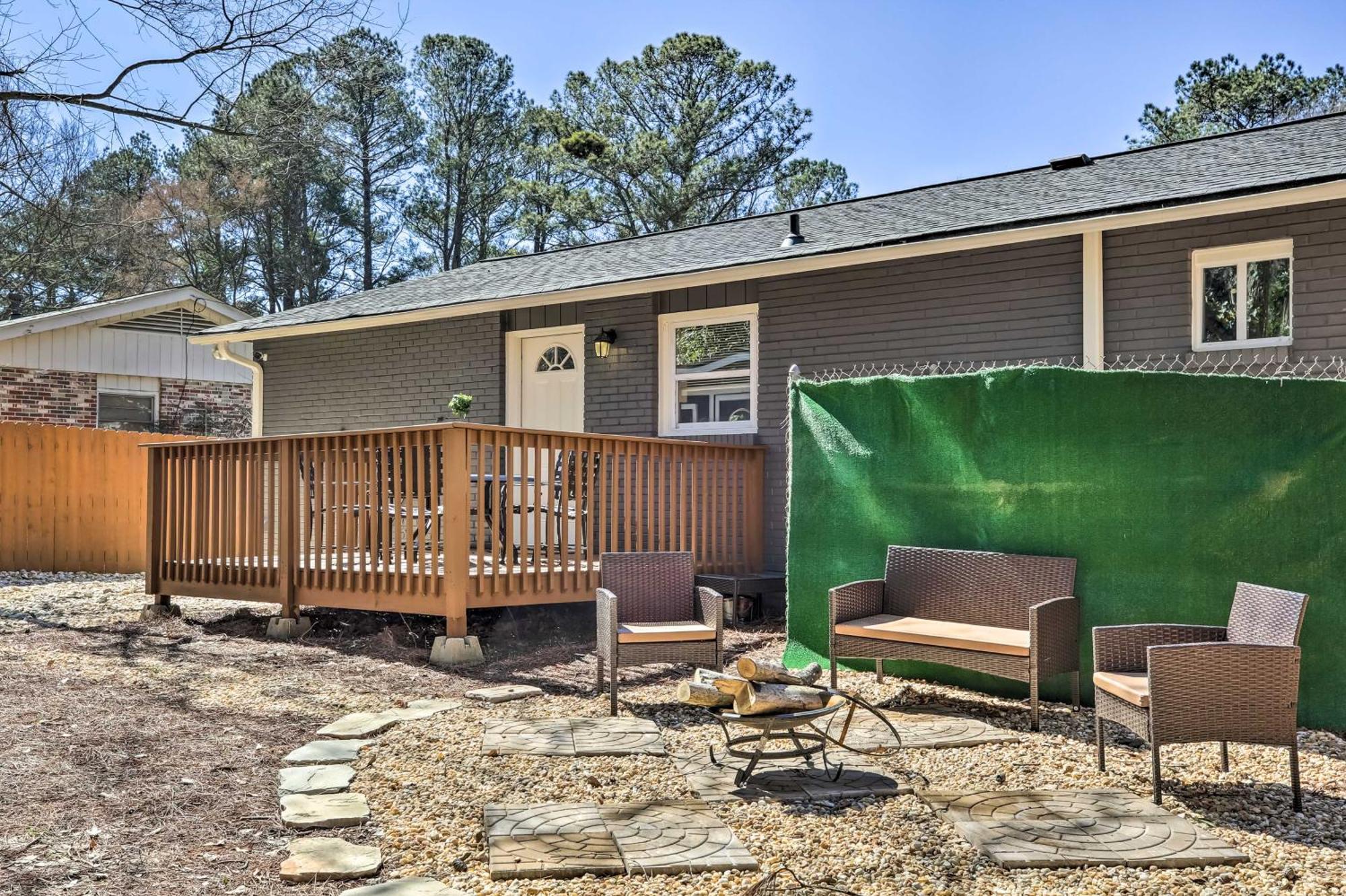 Inviting Vacation With Fire Pit! Holiday home Atlanta