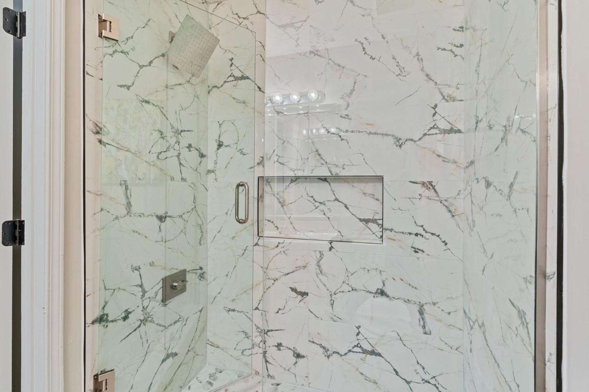 1 - Brand New Luxury 1bdr,1bath In Ga *