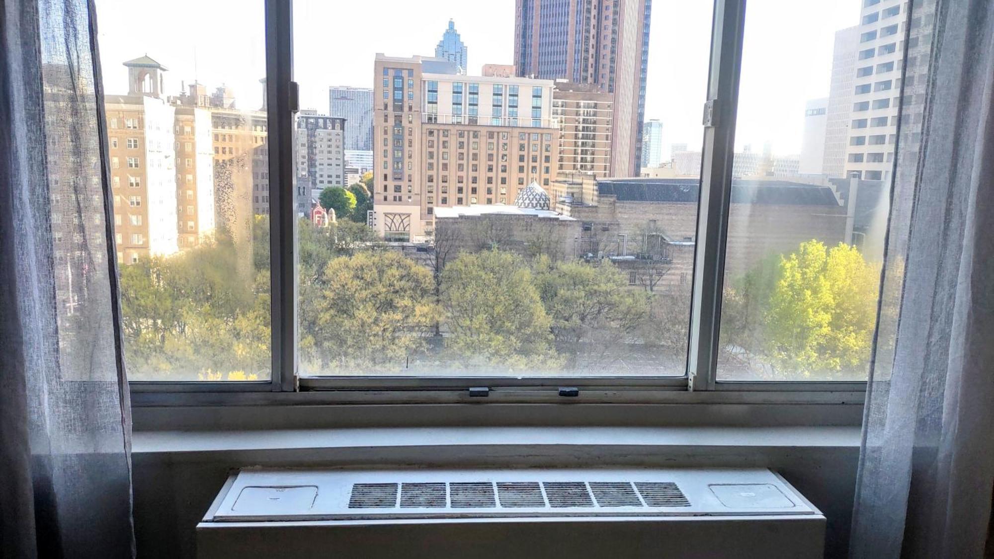 Corner Overlooking Fox, Walkable, Park Free *
