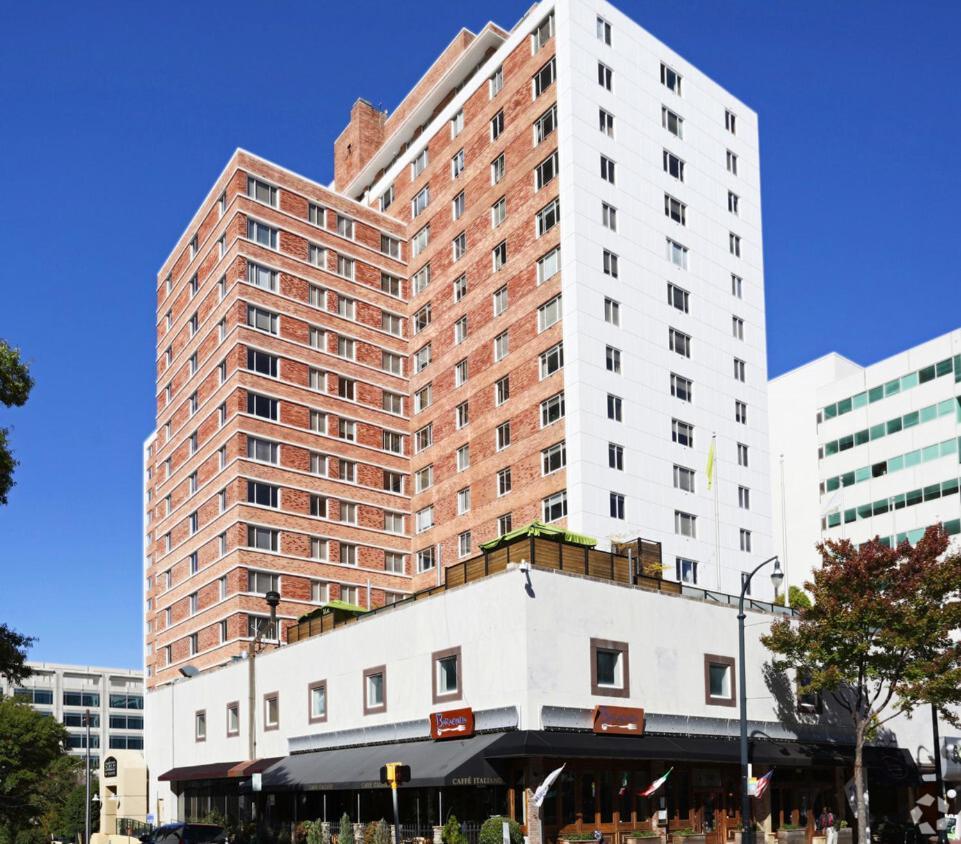 Corner Overlooking Fox, Walkable, Park Free * Atlanta