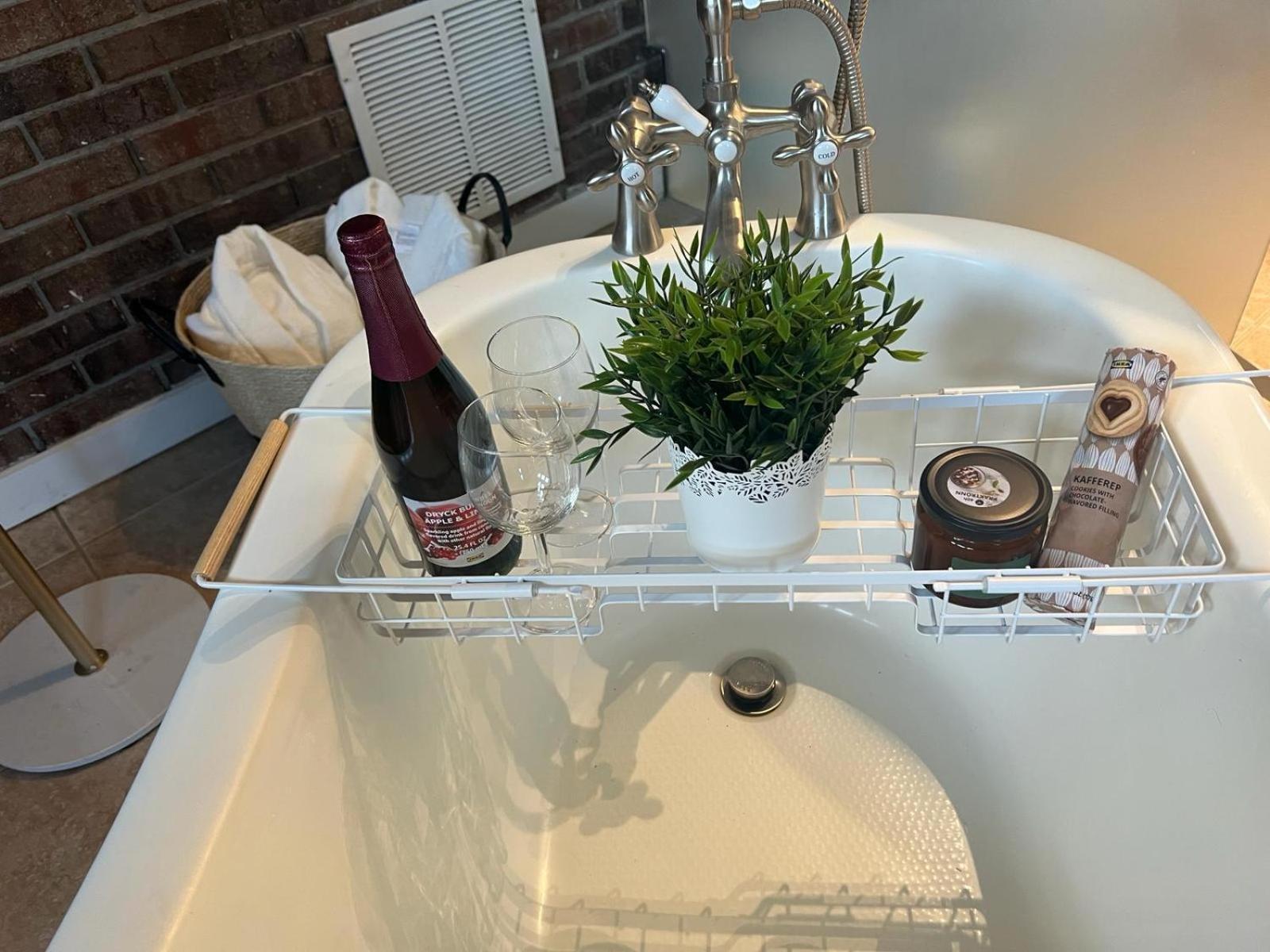 Beltline Beauty Mins To Benz Stadium, Game Holiday home *