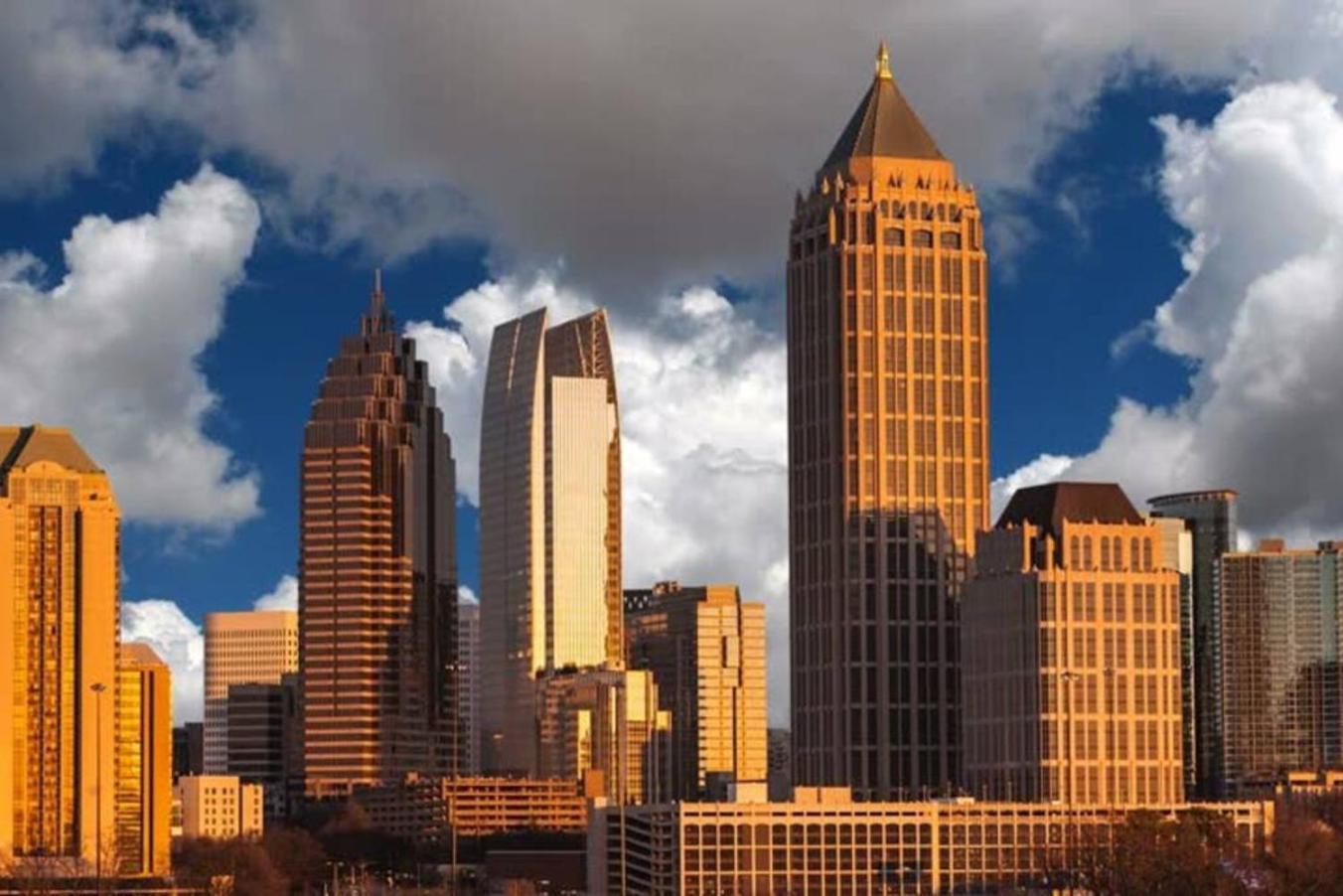 Downtown 1 Bedroom High Rise With Balcony *