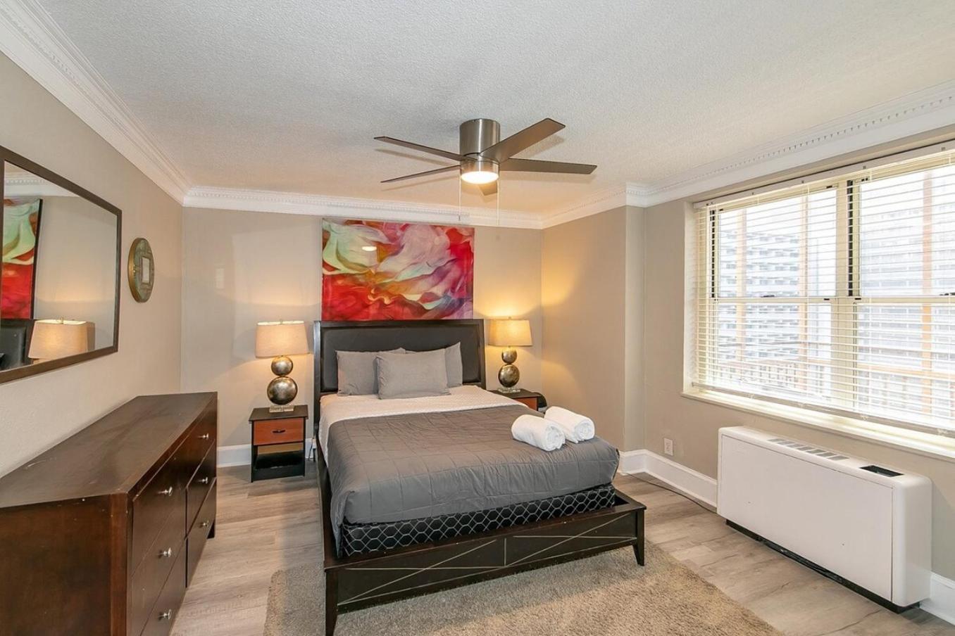 High Rise Downtown With Skyline View Holiday home
