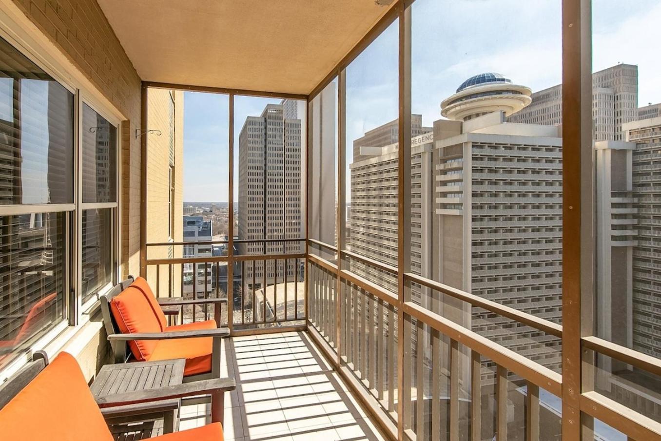 High Rise Downtown With Skyline View Holiday home *