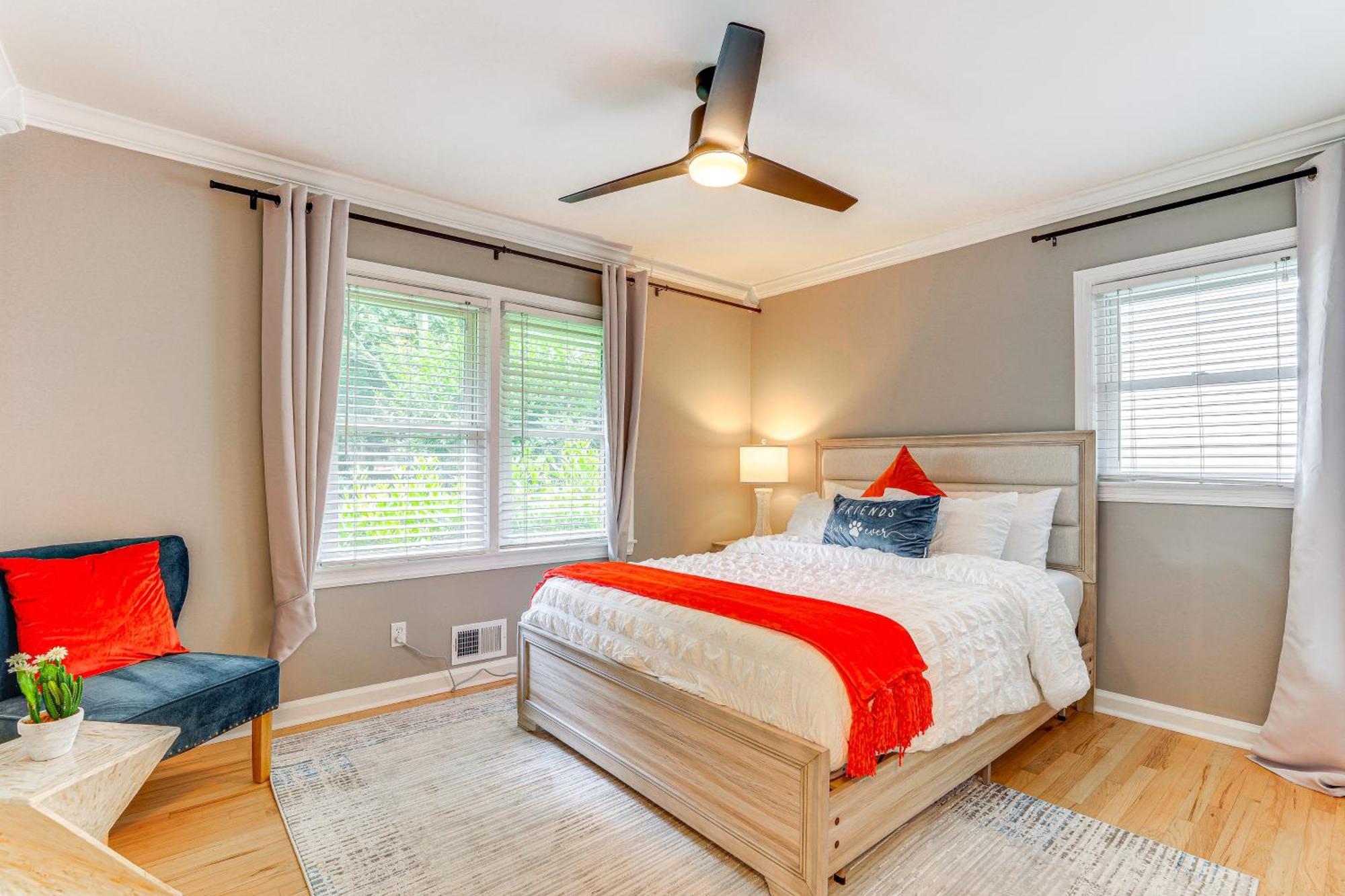 Charming Chamblee With Fireplace Near Hospitals