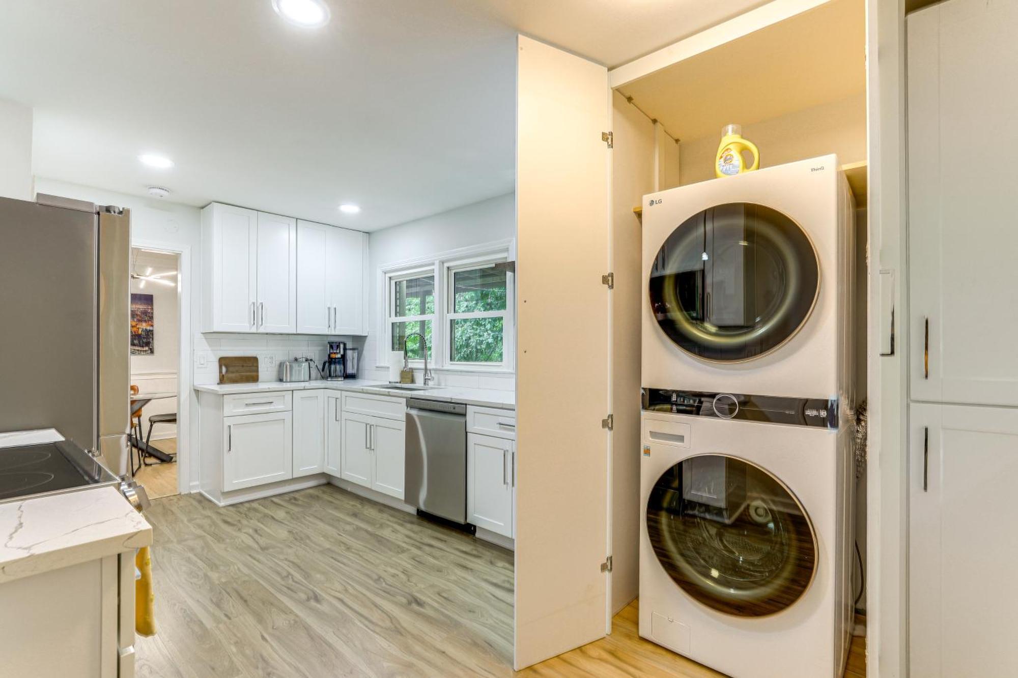 Charming Chamblee With Fireplace Near Hospitals Holiday home *
