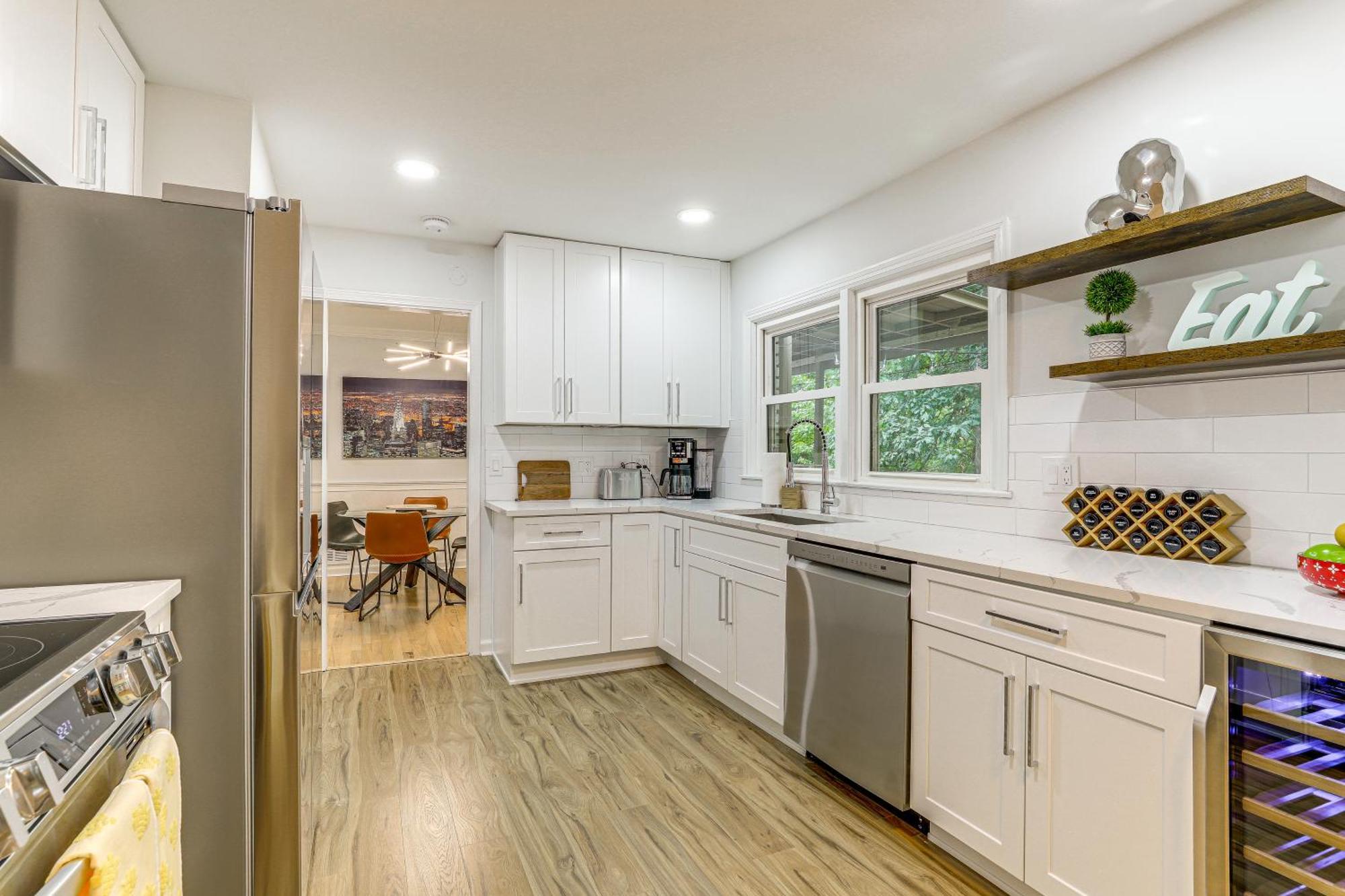 Charming Chamblee With Fireplace Near Hospitals Holiday home *