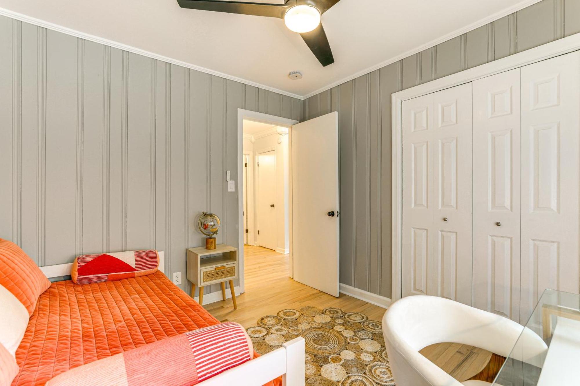 Charming Chamblee With Fireplace Near Hospitals *
