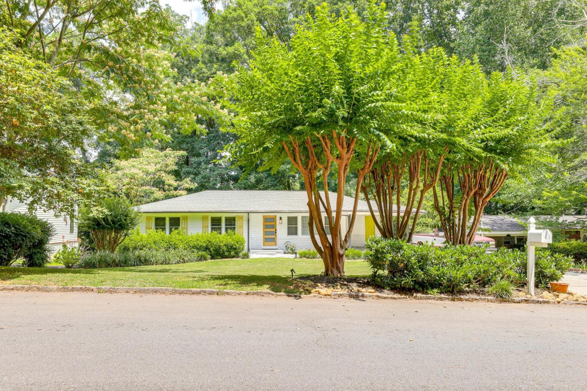 Charming Chamblee With Fireplace Near Hospitals