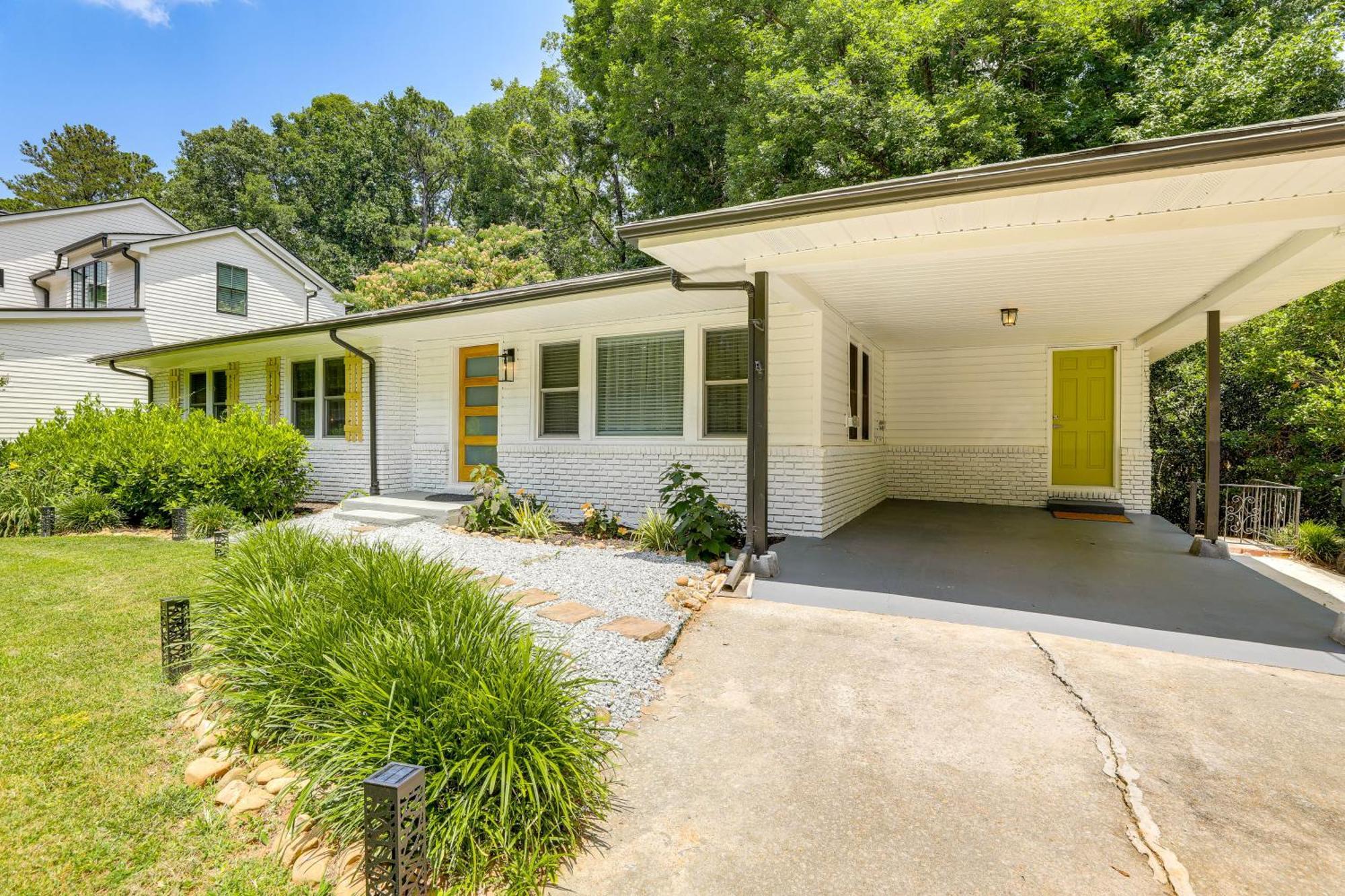 Holiday home Charming Chamblee With Fireplace Near Hospitals *