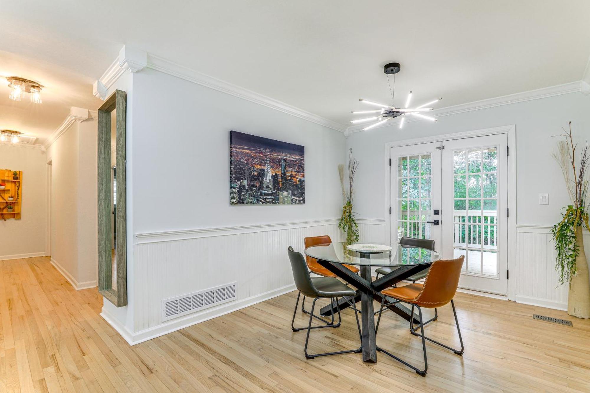 Charming Chamblee With Fireplace Near Hospitals *