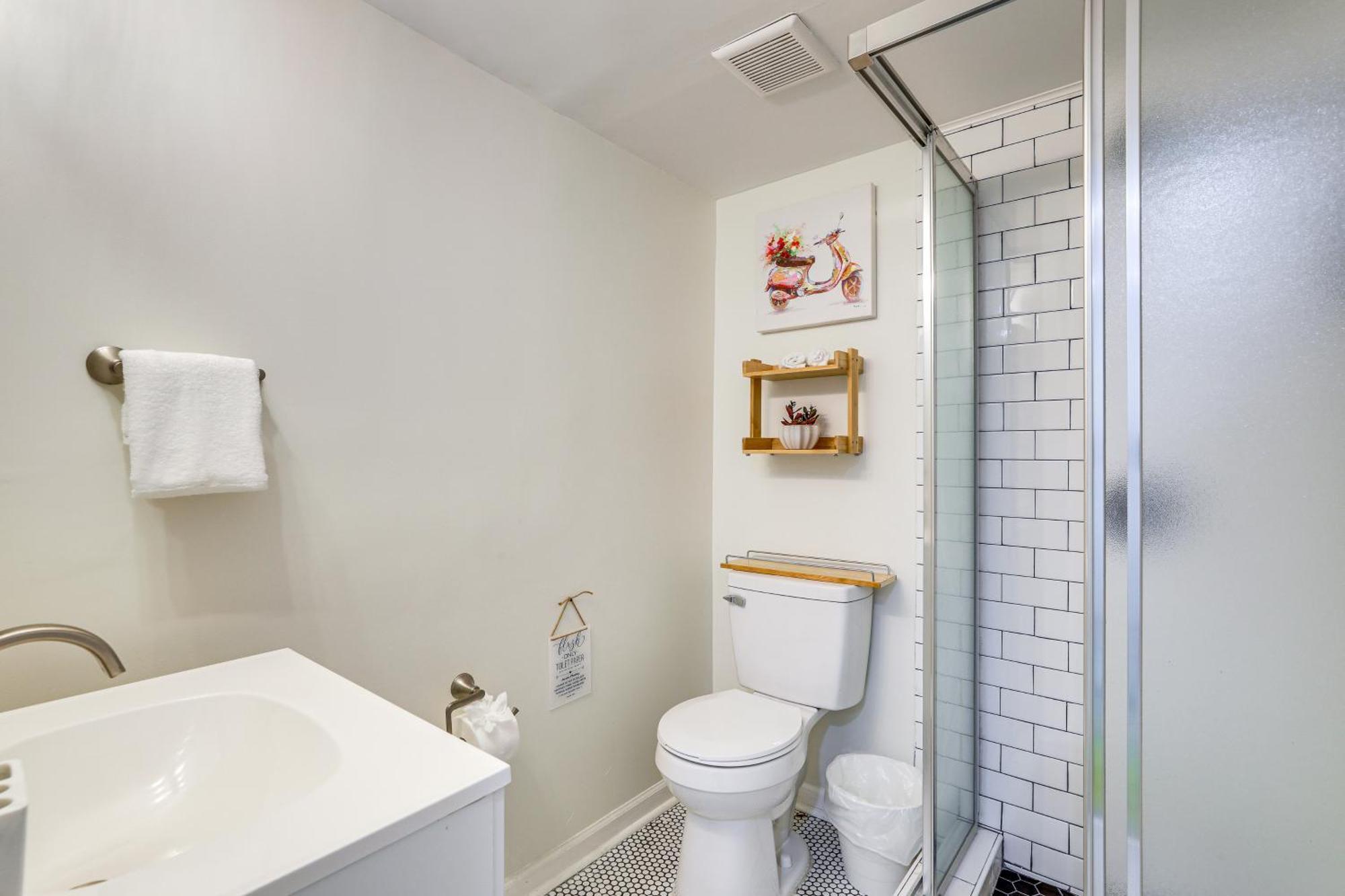 Area Near Hospitals, Great For Nurses! Apartment