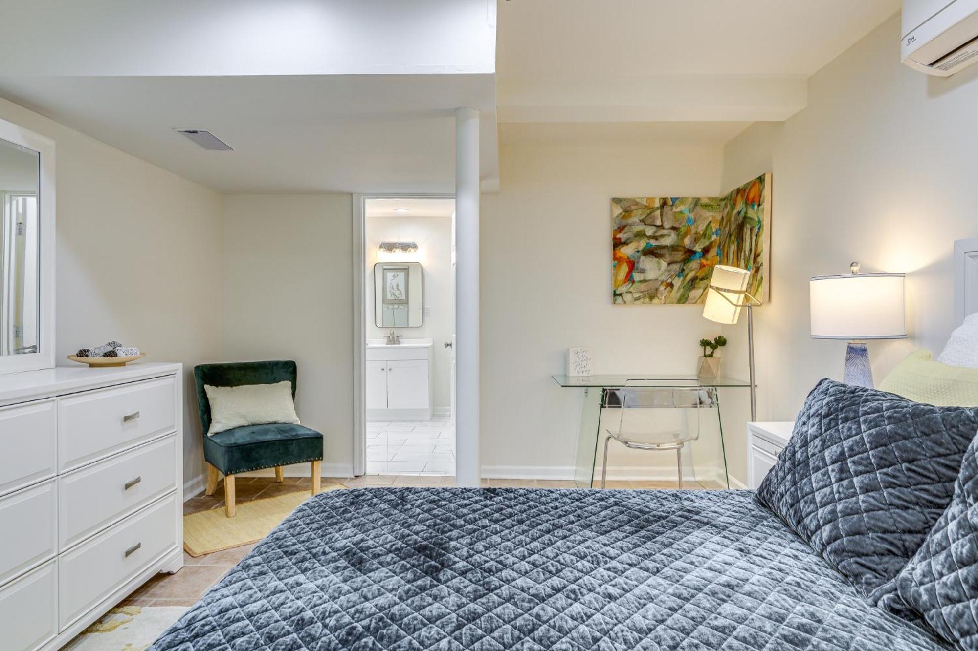 Area Near Hospitals, Great For Nurses! Apartment
