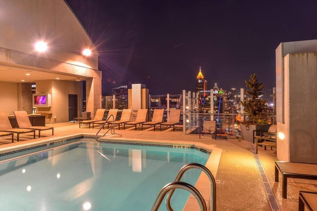 Midtown High-rise With King Bed Free Parking And Balcony With View