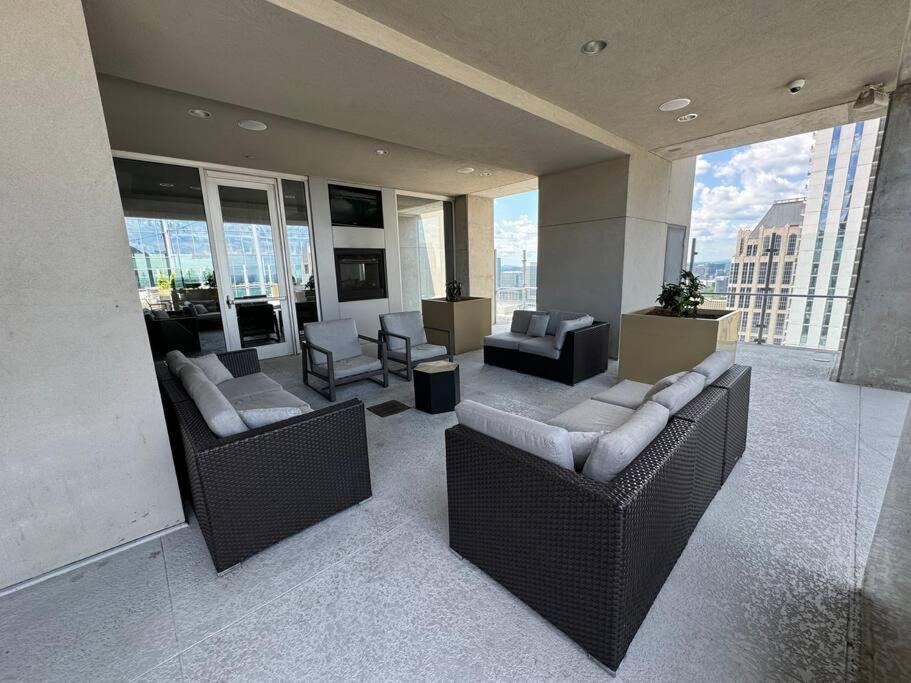Midtown High-rise With King Bed Free Parking And Balcony With View Atlanta