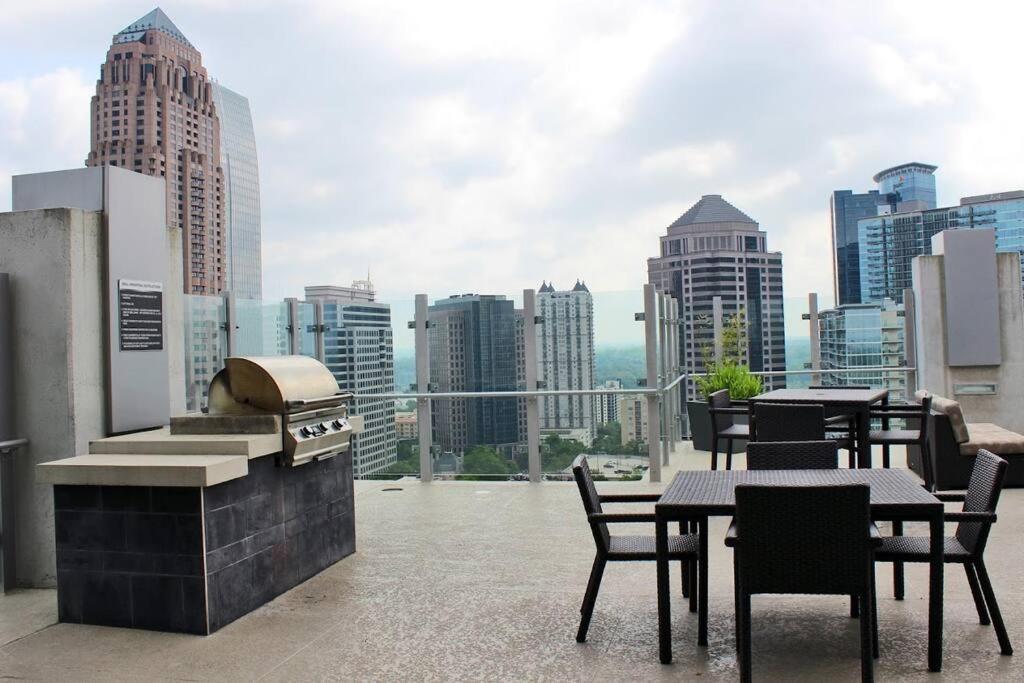 Midtown High-rise With King Bed Free Parking And Balcony With View Atlanta