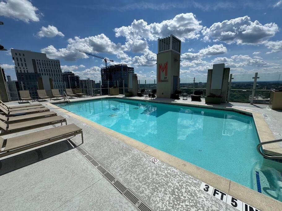 Midtown High-rise With King Bed Free Parking And Balcony With View Apartment *