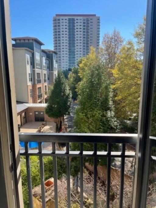 Queen With Juliet Balcony View Apartment
