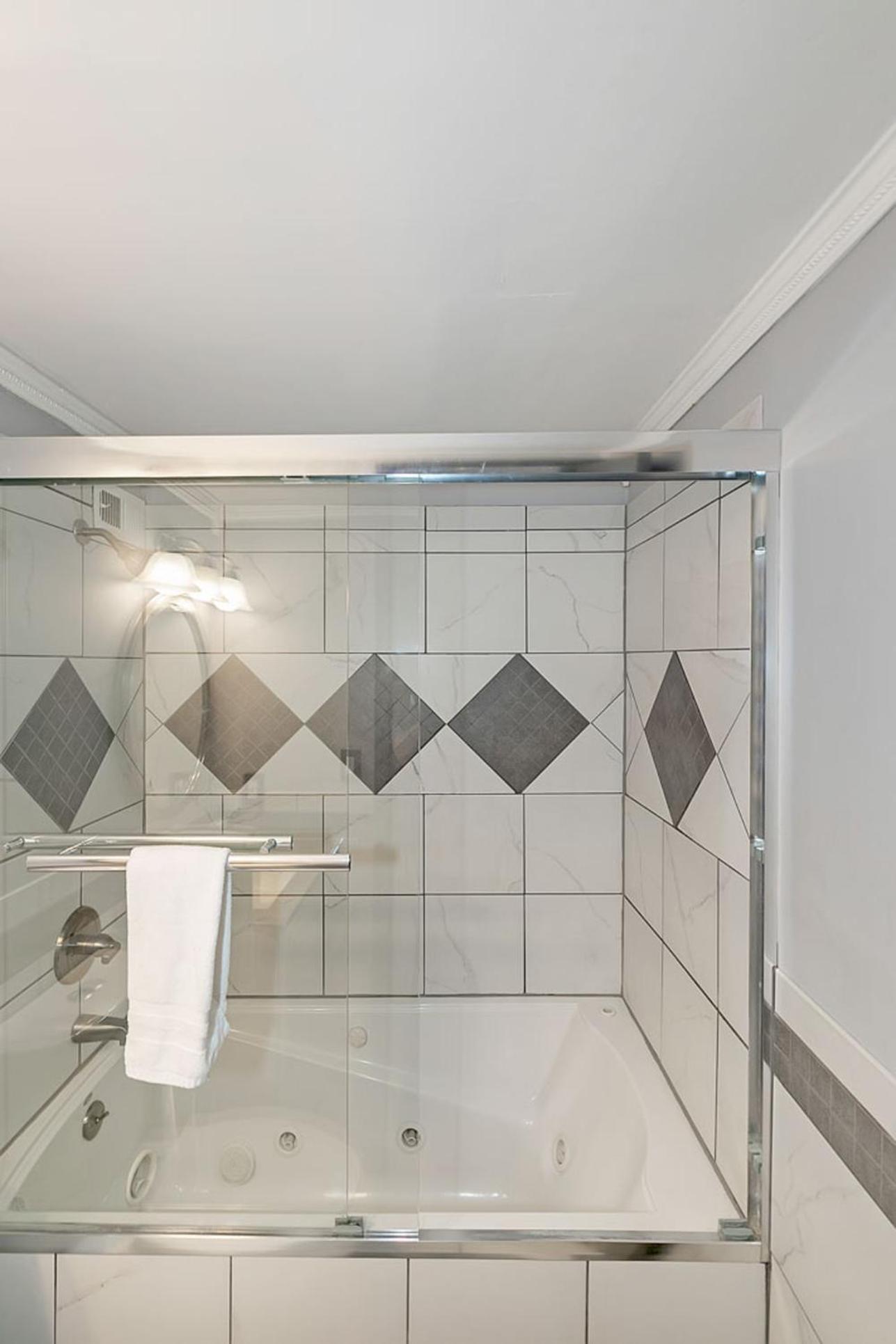 Downtown 1 Bedroom High Rise With Balcony * Atlanta