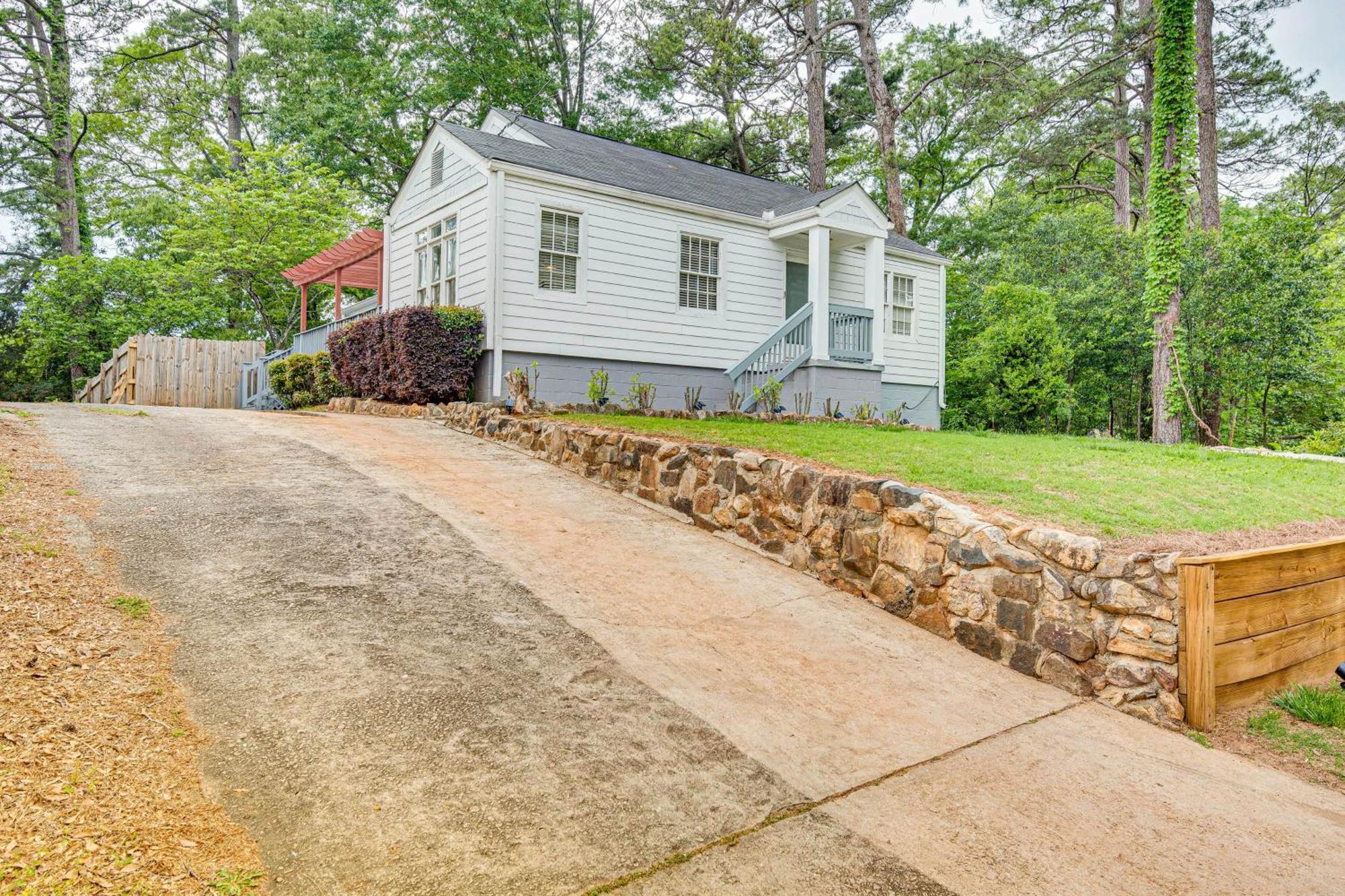Area Vacation Less Than 4 Mi To Airport! Holiday home
