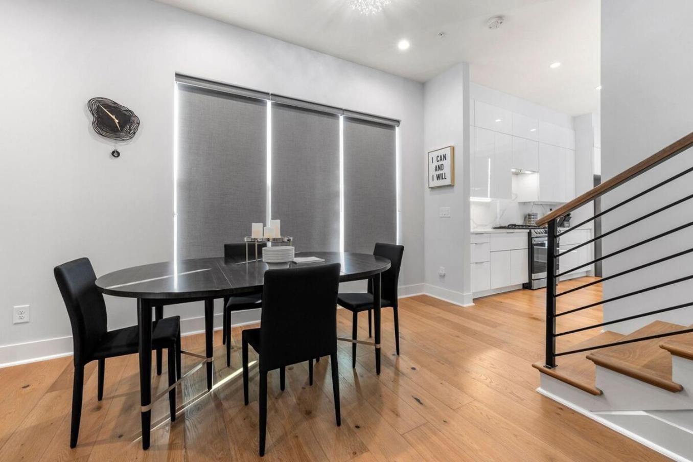 Holiday home Luxurious Midtown Rooftop Views By Silverx *