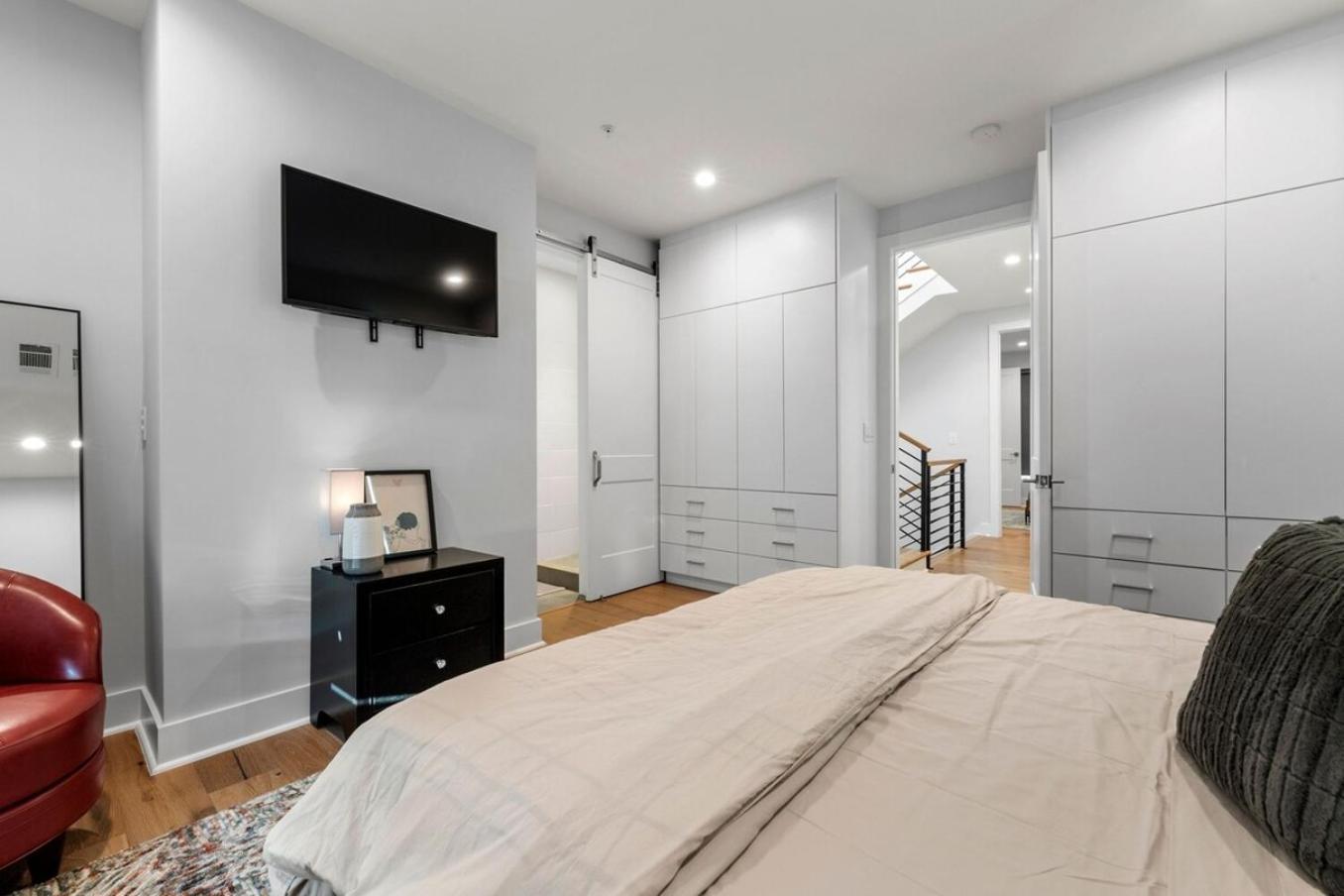 Holiday home Luxurious Midtown Rooftop Views By Silverx *