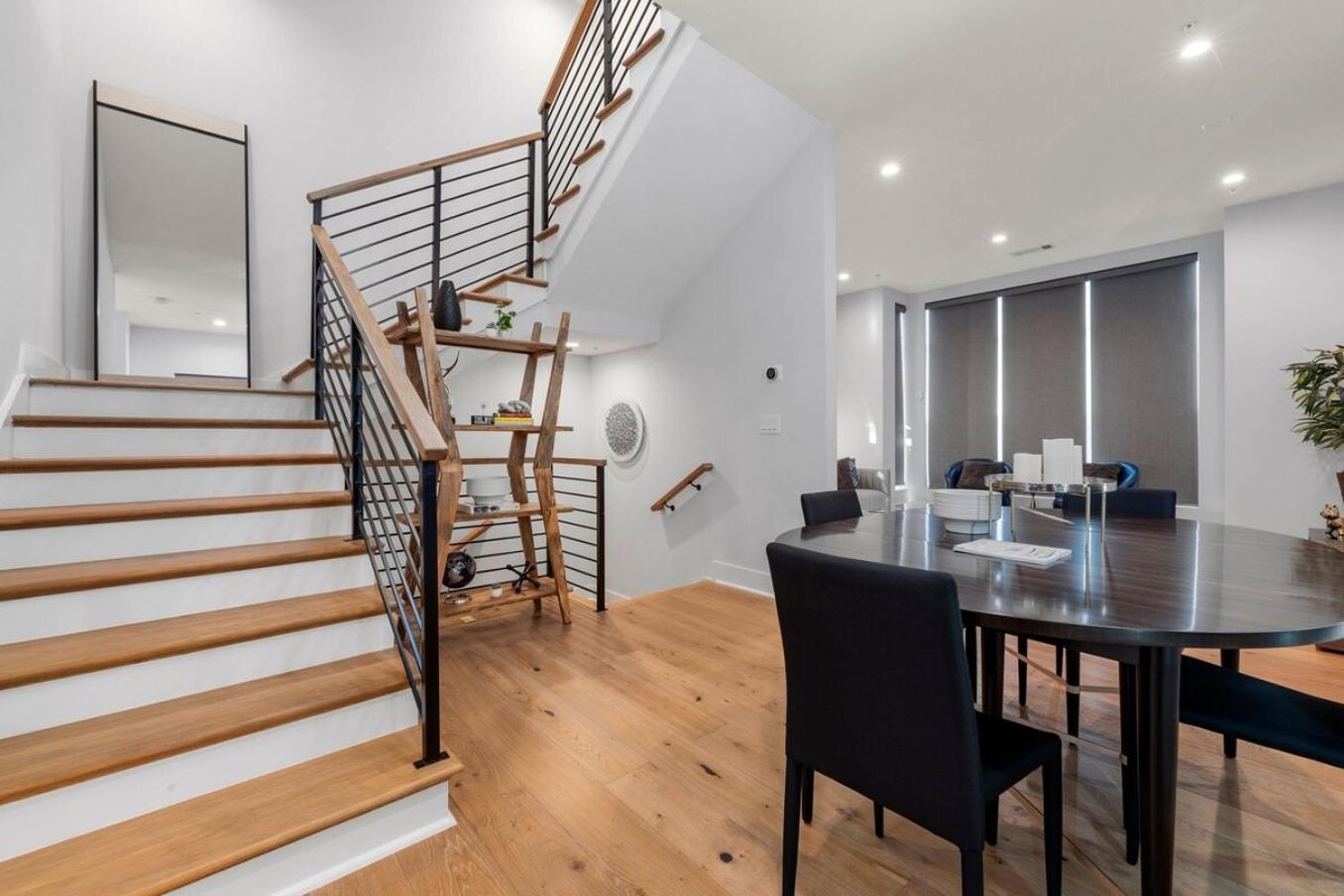Luxurious Midtown Rooftop Views By Silverx Holiday home