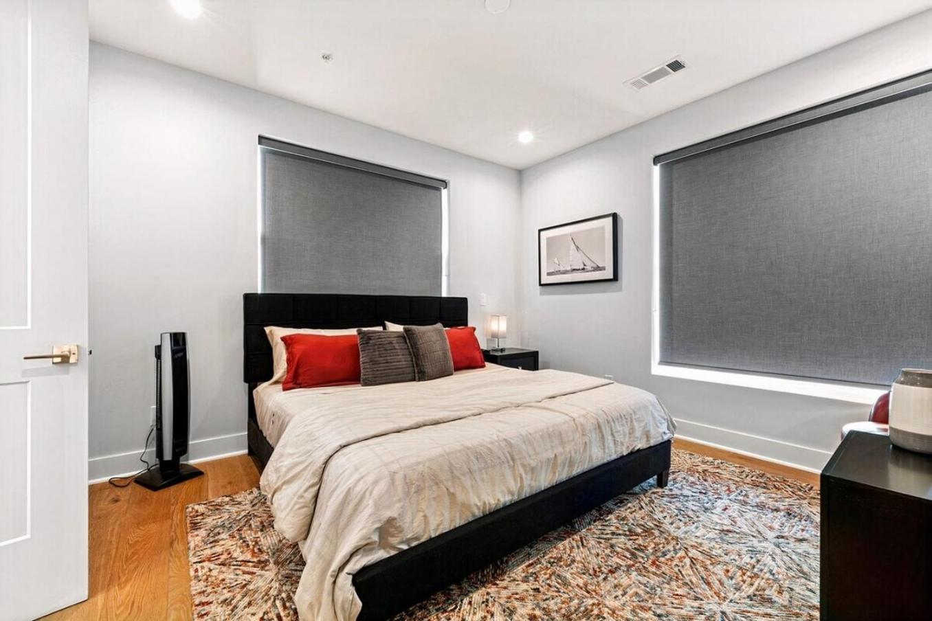 Holiday home Luxurious Midtown Rooftop Views By Silverx