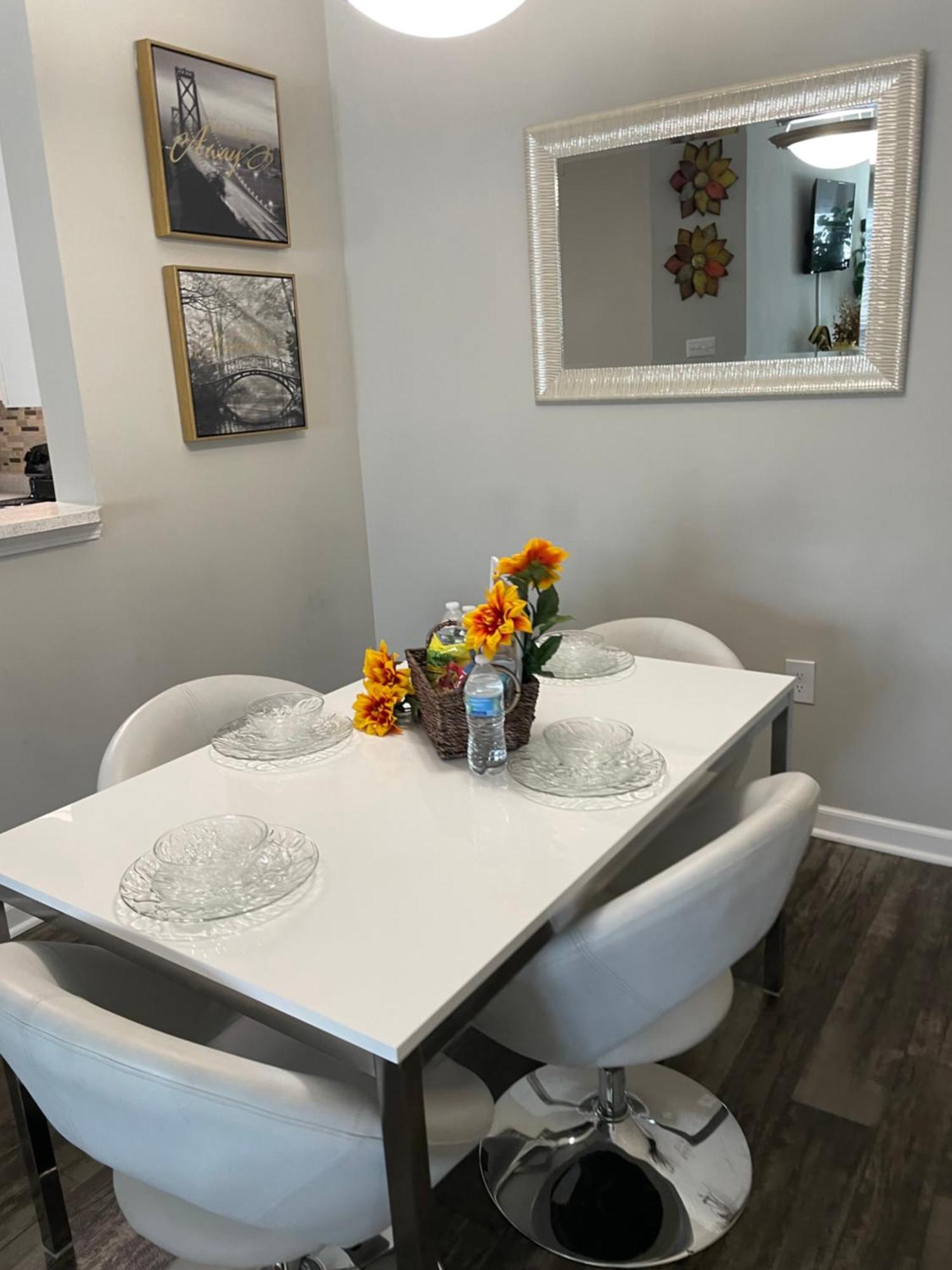 The Sunshine Suite-cozy Comfort Near Airport