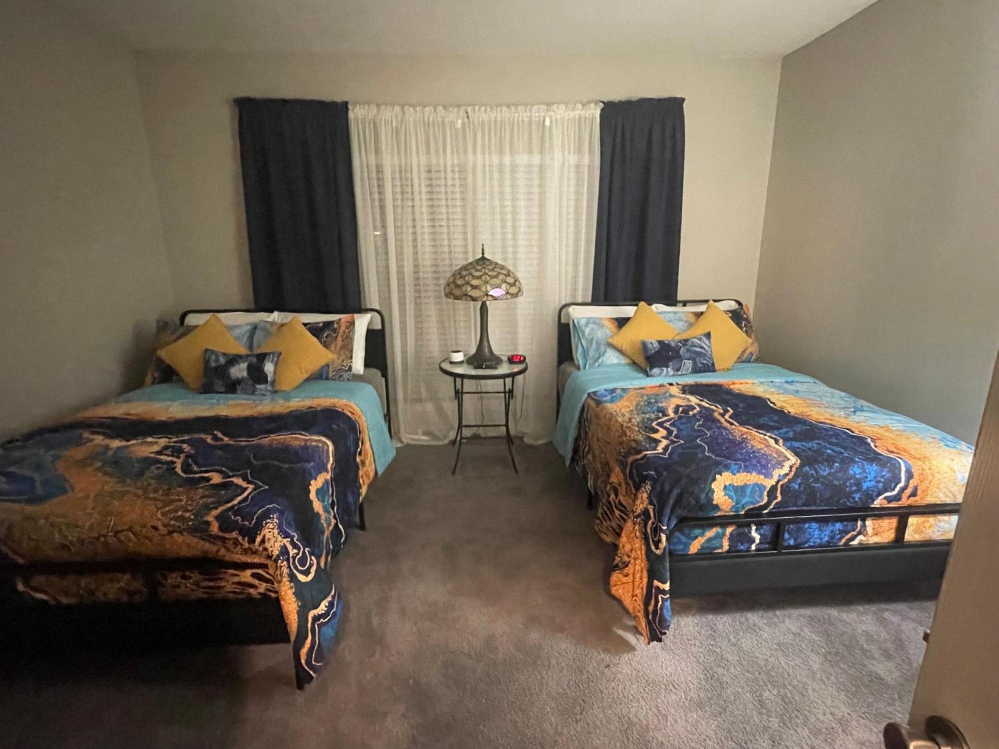 The Sunshine Suite-cozy Comfort Near Airport Apartment