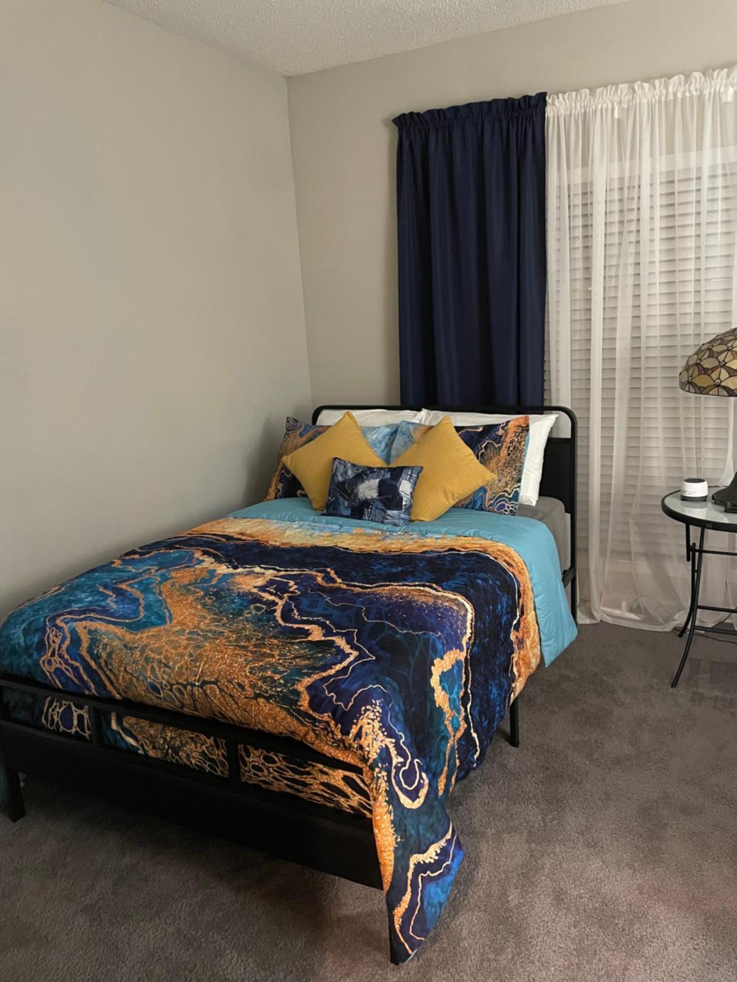 The Sunshine Suite-cozy Comfort Near Airport Apartment *