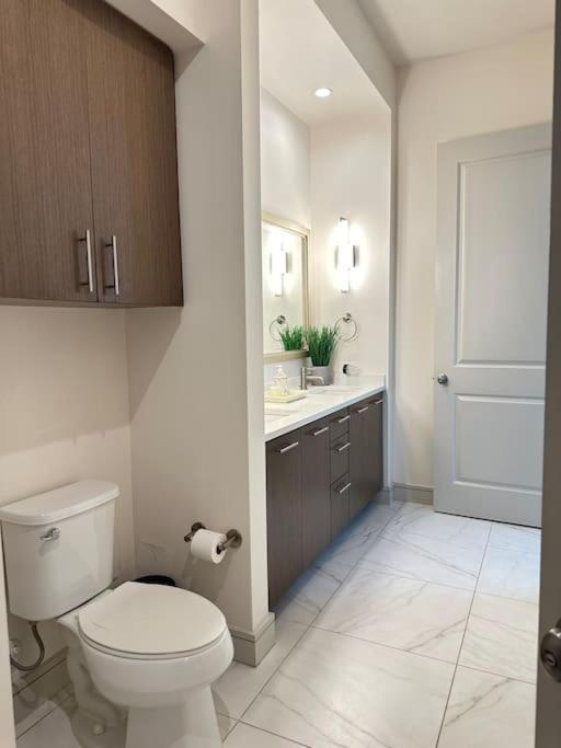 30 Day Minimum - 1100 Sq Ft 1 Bedroom Midtown Atl Apartment *