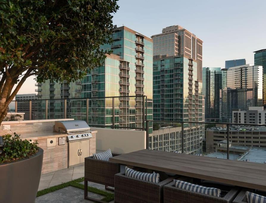 30 Day Minimum - 1100 Sq Ft 1 Bedroom Midtown Atl Atlanta