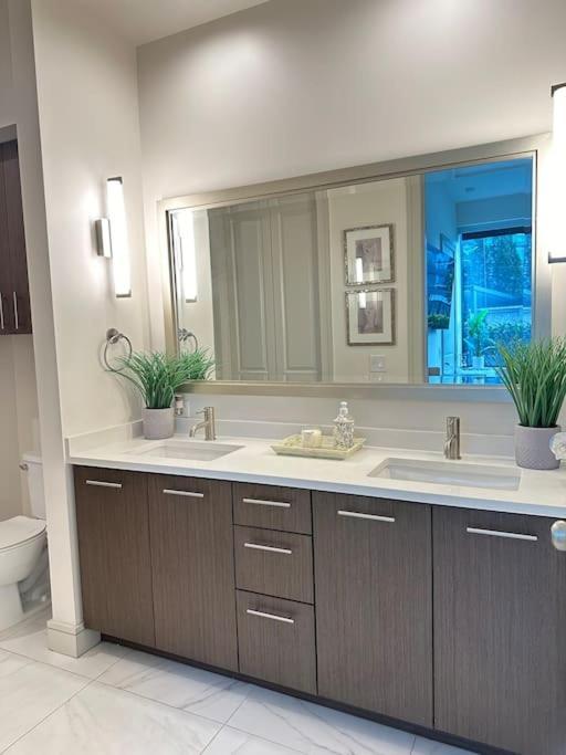 30 Day Minimum - 1100 Sq Ft 1 Bedroom Midtown Atl * Atlanta