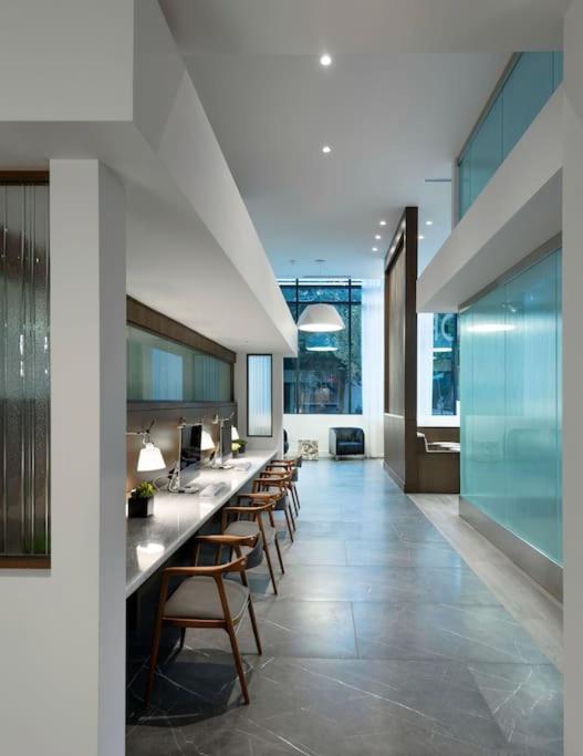 30 Day Minimum - 1100 Sq Ft 1 Bedroom Midtown Atl
