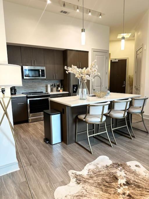 30 Day Minimum - 1100 Sq Ft 1 Bedroom Midtown Atl * Atlanta