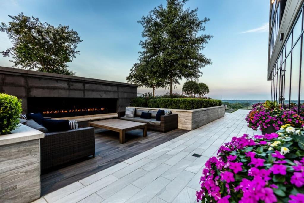 30 Day Minimum - 1100 Sq Ft 1 Bedroom Midtown Atl Apartment Atlanta