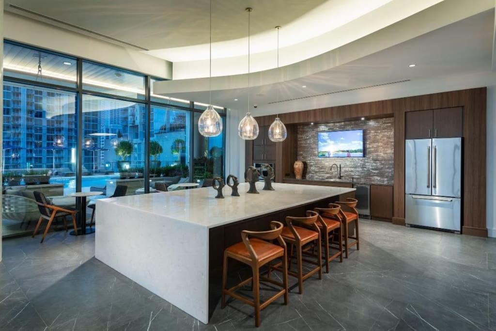 30 Day Minimum - 1100 Sq Ft 1 Bedroom Midtown Atl
