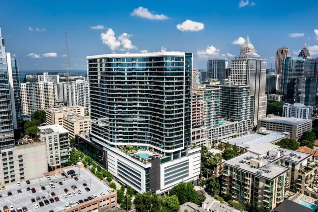30 Day Minimum - 1100 Sq Ft 1 Bedroom Midtown Atl Apartment